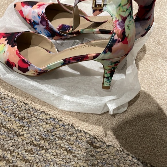 Dream pairs (Amazon) floral heels - Picture 2 of 4